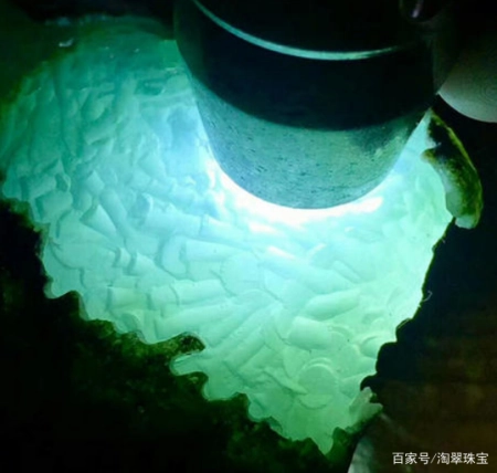 冰种翡翠原石值钱吗，如何看冰种翡翠原石？